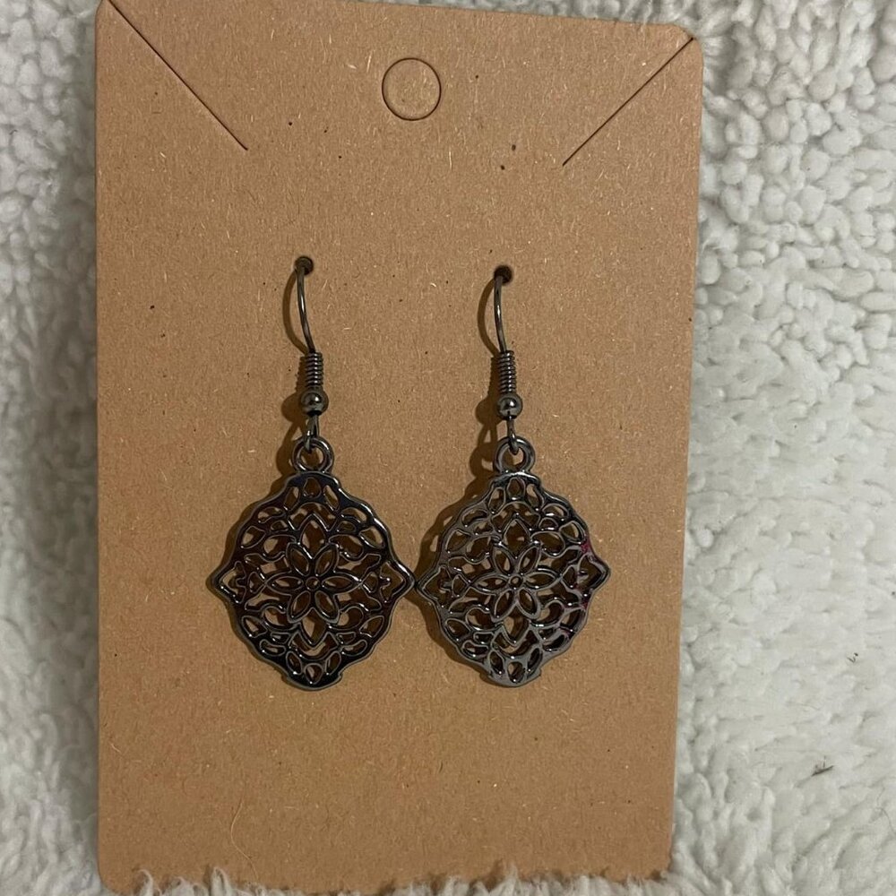 Paparazzi "Flirty Florals" Earrings